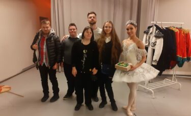 Członkowie Integracyjnej Grupy Teatralnej wraz z artystami z Ukrainian Classical Ballet
