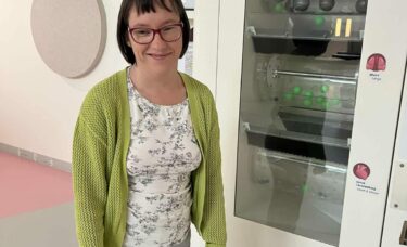 Iza przy probówkach