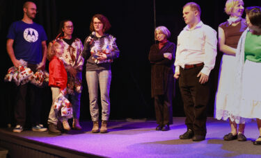 Pracownicy motoroli przekazują prezenty podopiecznym