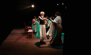 Pchła Basia ściska inne pchełki