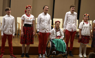 Dzieciaki pod koniec występu